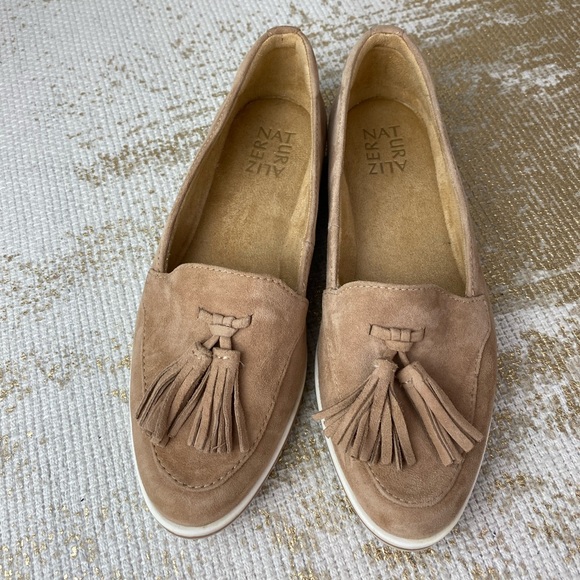 NATURALIZER Tan Suede Tassel Loafers | Size 7W - Picture 3 of 11